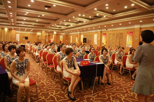 �����A�����L(zh��ng)�ڃ�(n��i)Ӗ(x��n)��(hu��)���vԒ(hu��)